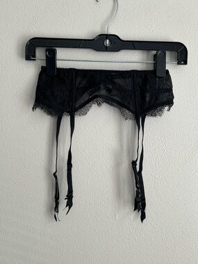 NWT Victoria’s Secret Black Lace Garter Belt Four Adjustable Suspenders Size XS